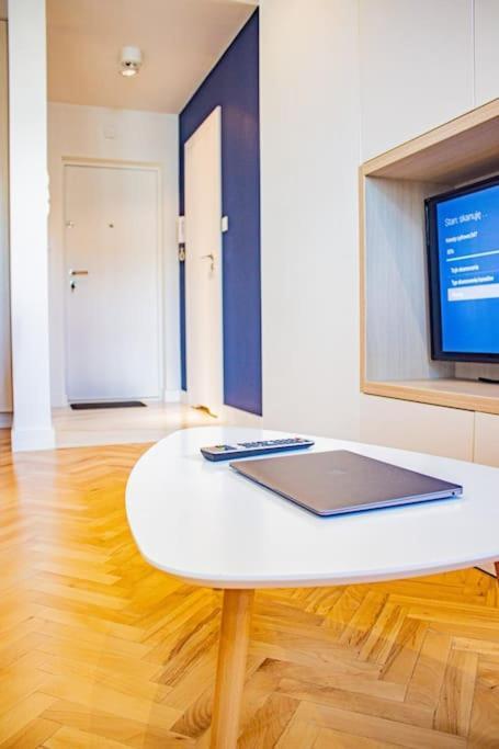 Central Apartment With Balcony And Views, Old Town, Metro Warsaw Exterior photo