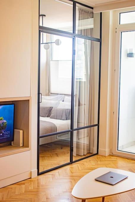 Central Apartment With Balcony And Views, Old Town, Metro Warsaw Exterior photo