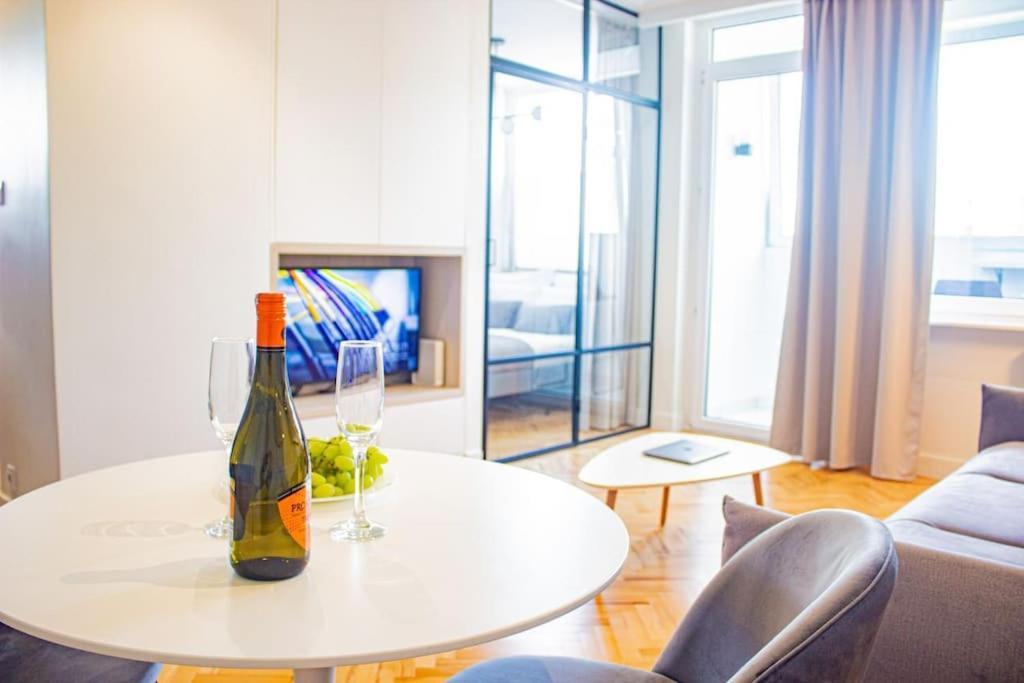 Central Apartment With Balcony And Views, Old Town, Metro Warsaw Exterior photo