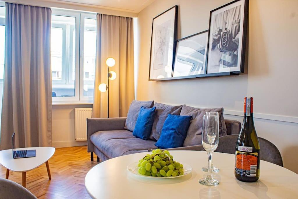 Central Apartment With Balcony And Views, Old Town, Metro Warsaw Exterior photo