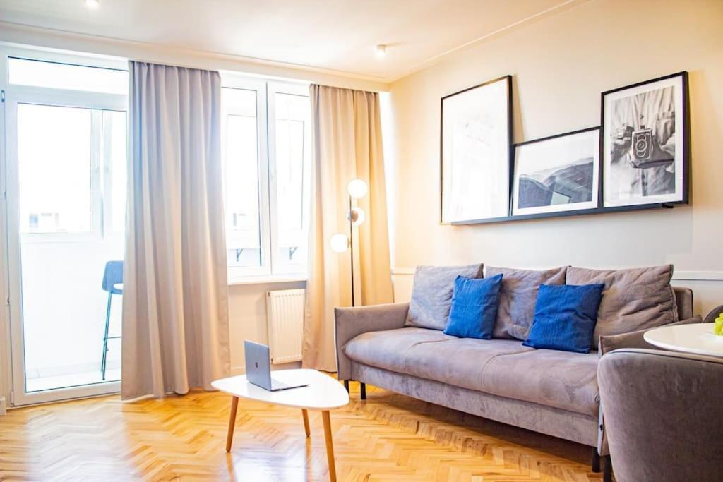 Central Apartment With Balcony And Views, Old Town, Metro Warsaw Exterior photo